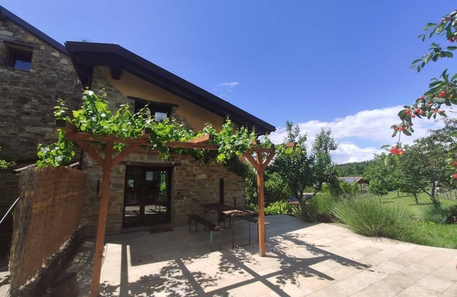 Appartement rénové dans la vieille maison de pierre "Grange" avec piscine, sauna et jardin