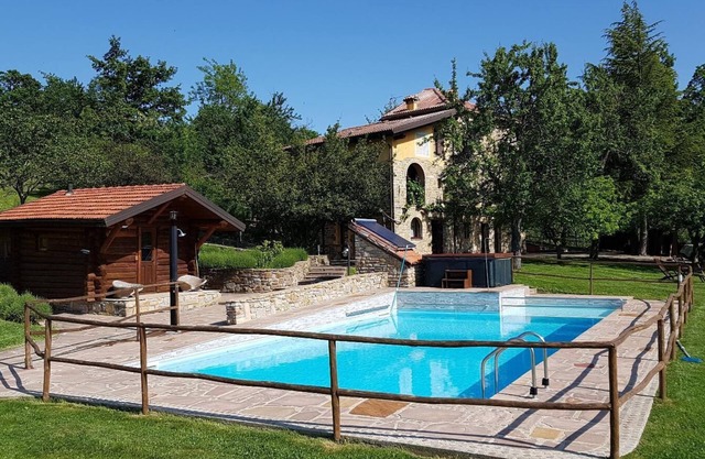 Appartement rénové dans la vieille maison en pierre « vieille maison » avec piscine, sauna et jardin