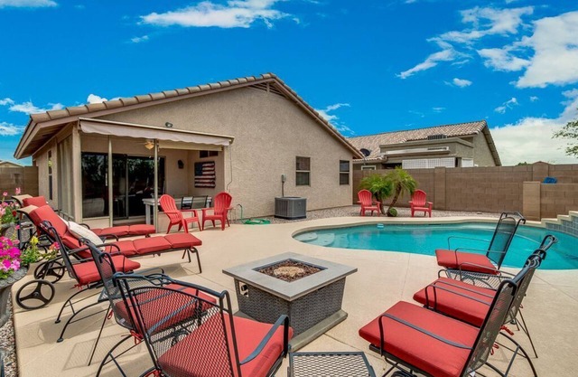 ** PISCINE CHAUFFEE ** 3 CHAMBRES À COUCHER 6 PERSONNES À APACHE JUNCTION
