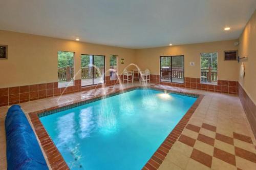 Apalachee Pool lodge