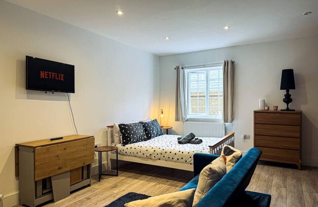 Studio, Brief Walk To Central Maidstone!