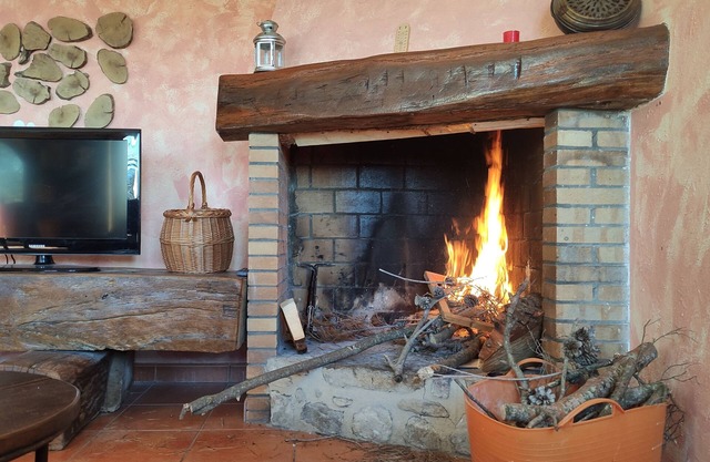 Air-conditioned apartment in a rural house. Shared swimming pool. 4 pax.
