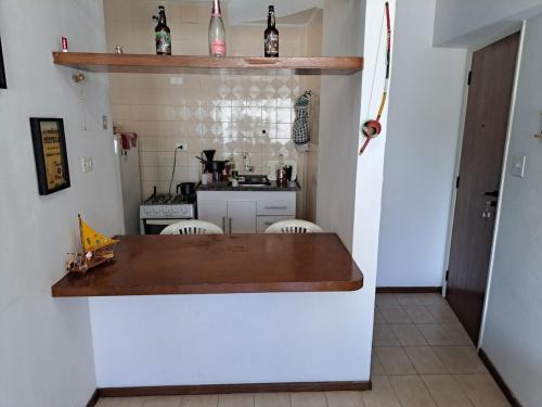 Apartamento a cinco quarteirões da praia da enseda
