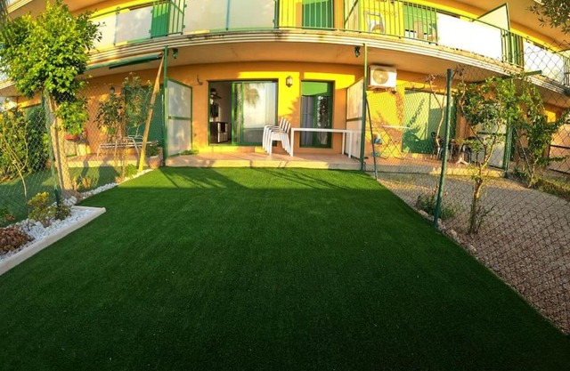 apartamento con jardin privado cerca de la playa!