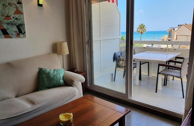 apartamento con vistas al mar a pocos metros de la playa
