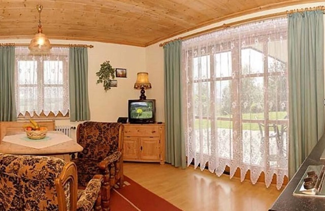 Appartement au sous-sol avec une grande terrasse