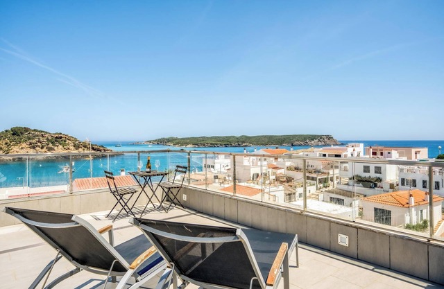"Apartamento en Es Grau con vistas" avec vue sur la mer, climatisation, Wi-Fi, terrasse et balcon.