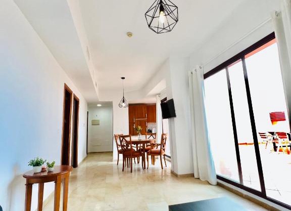 Apartamento con piscina en plena playa