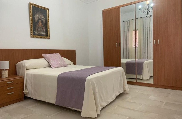 Apartamento con patio delantero