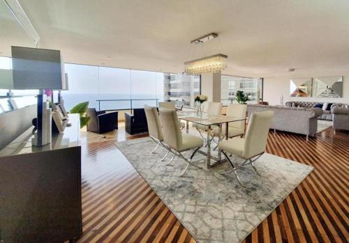 Apartamento Miraflores Larcomar de lujo frente al mar