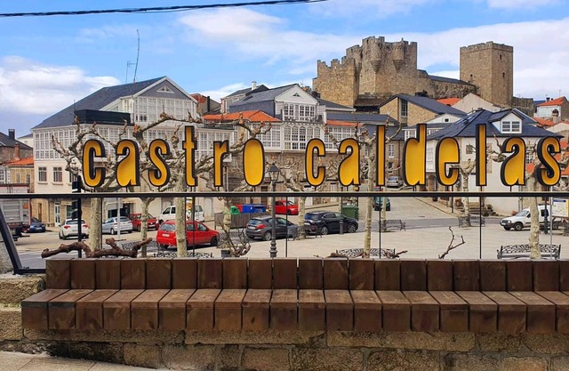 Apartamento MUY Amplio EN Castro Caldelas EN Pleno Corazon DE LA Ribeira Sacra