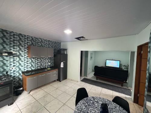 Apartamento na Av das Cataratas de 02 quartos