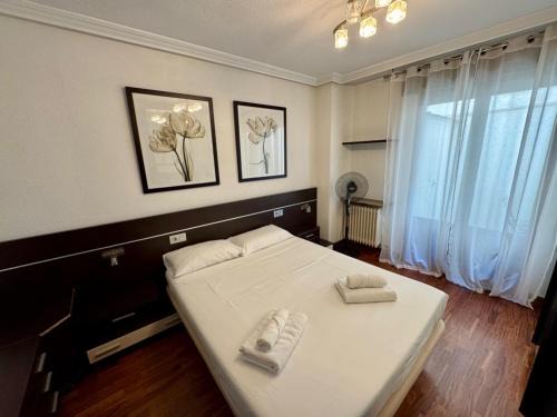 Apartamento Reyes de España/Free Parking & Wi Fi