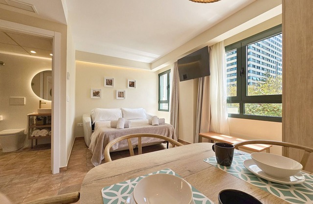APARTAMENTOS LAS CIENCIAS STUDIO P. WIFI + PK + AIRE ACONDICIONADO