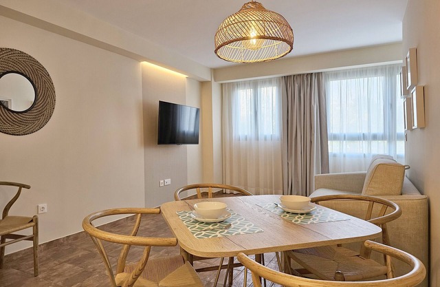 APARTAMENTOS LAS CIENCIAS O. Wi-Fi + Parking + Aire Acondicionado