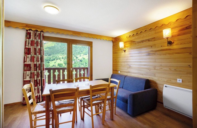 Appartement 'A1 308 Appart Au Pied Des Pistes' avec vue sur montagne et balcon