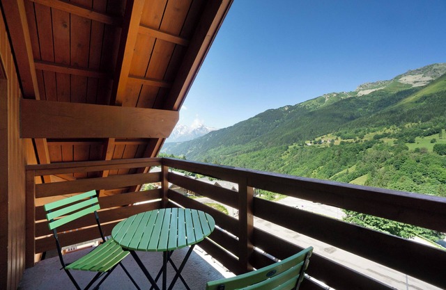Appartement 'A2 508 Appart Au Pied Des Pistes' avec vue sur montagne et balcon