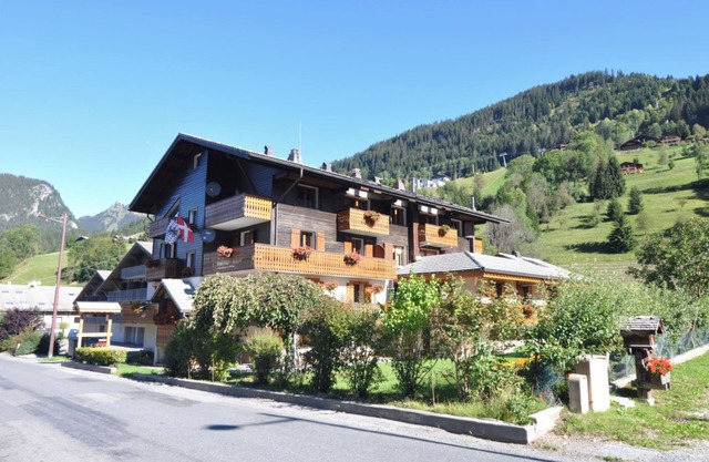 Appartement 'La Pointe Des Mattes' avec vue sur la montagne, terrasse privée et Wi-Fi