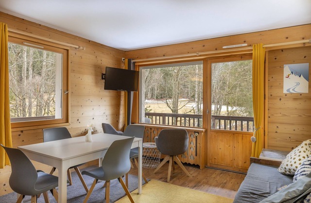 Appartement 5 à 6 personnes, avec vue sur les montagnes et piscine partagée.