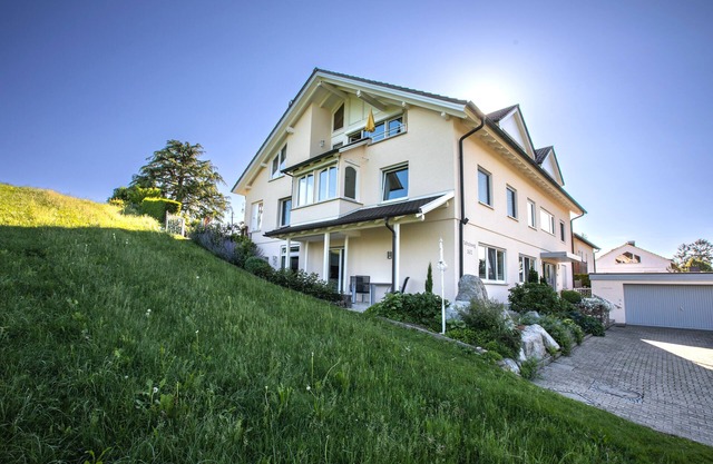 Appartement 75 m² rénové dans un endroit calme avec grande terrasse, meublé NOUVEAU +