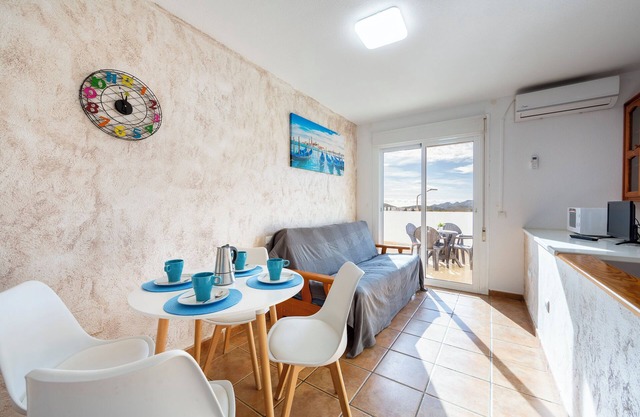 Appartement 'Maracas 2' avec vue sur la montagne, terrasse privée et climatisation