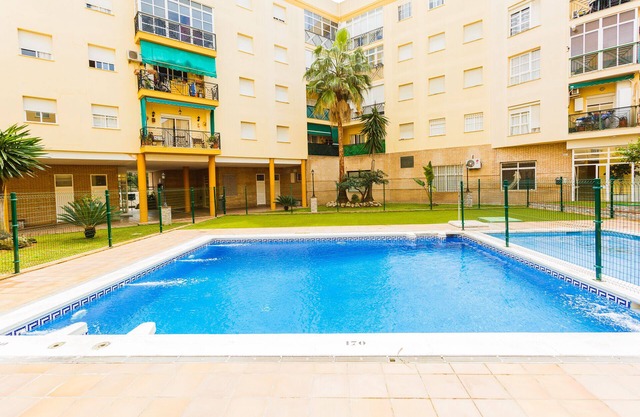 Appartement dans une urbanisation privée avec piscine, 10 min. à pied de la plage