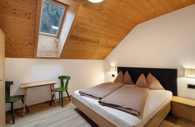 Appartement 'Pfaffingerhof Dolomiten' avec vue sur la montagne, jardin partagé et Wi-Fi