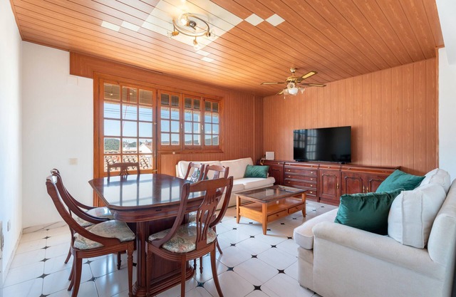 Appartement 'Ático Casco Histórico Higueruelas' avec vue sur les montagnes, balcon et Wi-Fi