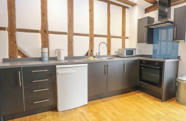 APARTMENT 1, CHAMELEON HOUSE, family friendly in Harleston