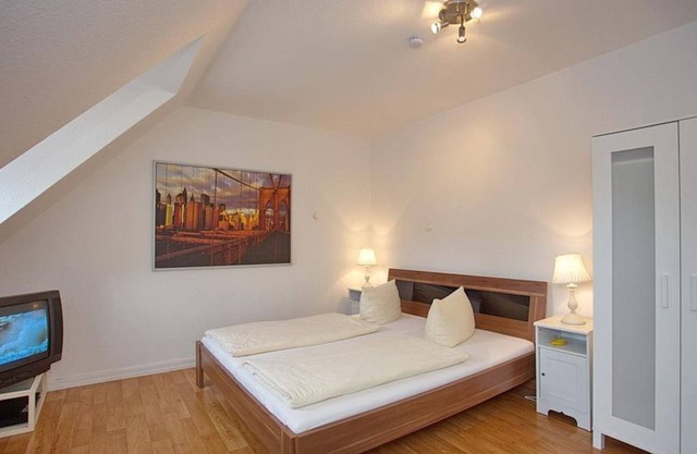 Apartment 1 / living room/bedroom/bathroom, WC - Ferienwohnung am Rathausmarkt 1 & 2