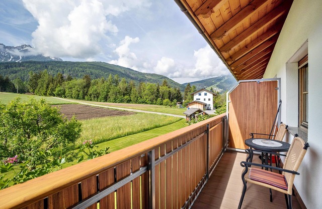 Appartement '1' avec vue sur les montagnes, jardin partagé et Wi-Fi