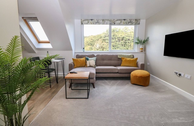 APARTMENT 16, romantic, country holiday cottage in Y Felinheli
