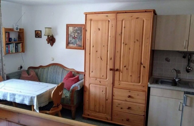 Appartement (21qm) Obergeschoß, kombiniertes Wohn-Schlafzimmer, Kochnische, WLAN, max. 2 Personen