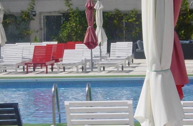 APPARTEMENT (3 ADULTES + 2 ENFANTS) VUE PISCINE