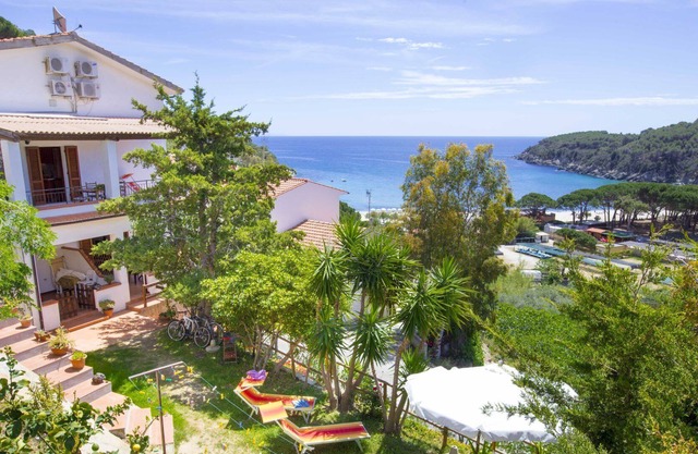 Three-room apartment within walking distance from the beach of Fetovaia.