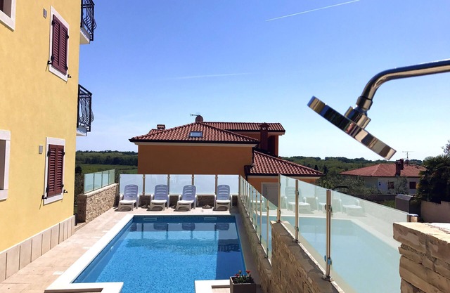 Appartement 3 dans la villa Savudrija, avec jardin, piscine, barbecue, parking