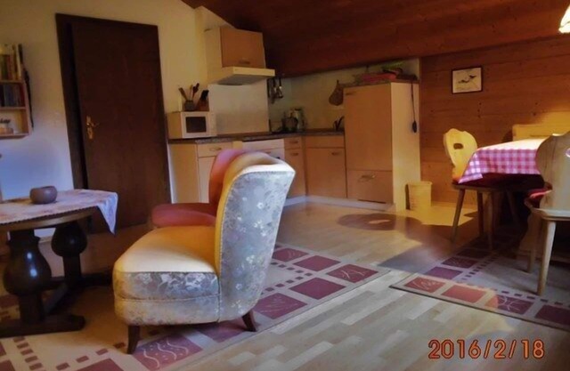 Ferienwohnung 58 qm, 1 Schlafzimmer, Wohnzimmer/Kochnische, Balkon, TV, Radio max 3 Personen