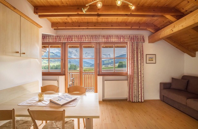 Appartement '3' avec vue sur les montagnes, jardin partagé et Wi-Fi