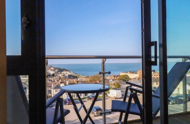 APARTMENT 3, with pool in Newquay