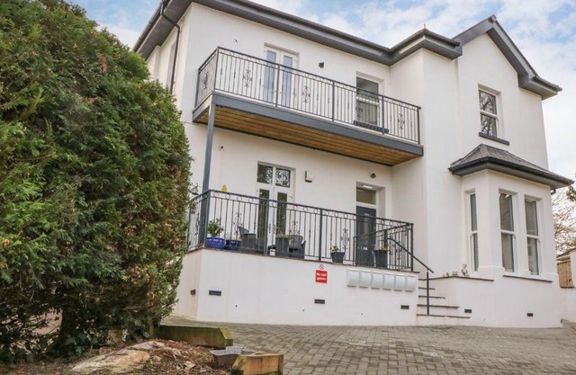 Apartment 4 10 Somers Court