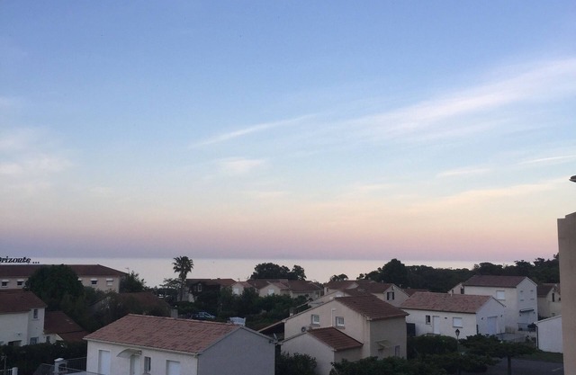 Appartement dans résidence avec piscine et accès direct à la plage