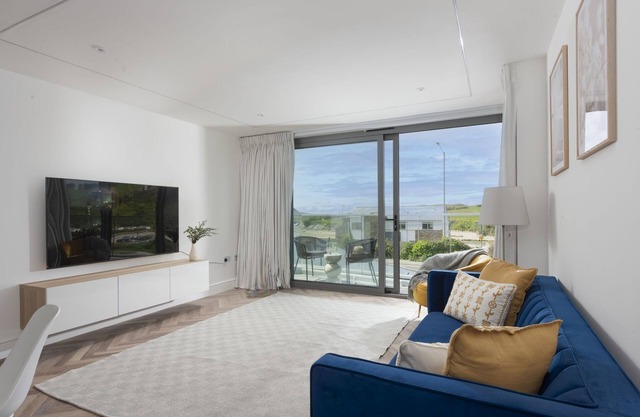 Apartment 4, Oasis Sands - an apartment that sleeps 6 guests in 3 bedrooms