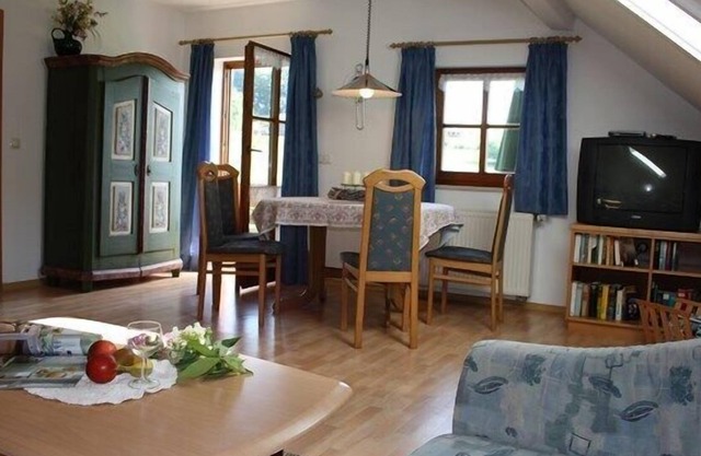 Ferienwohnung 50 m² mit Bad/WC, Sat-TV und Balkon im DG, 4 Sterne, max. 4 Personen