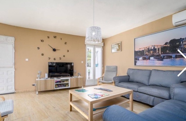 Apartment 4 persons, just 15 minutes from the sea.