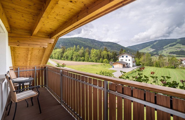 Appartement '4' avec vue sur les montagnes, jardin partagé et Wi-Fi