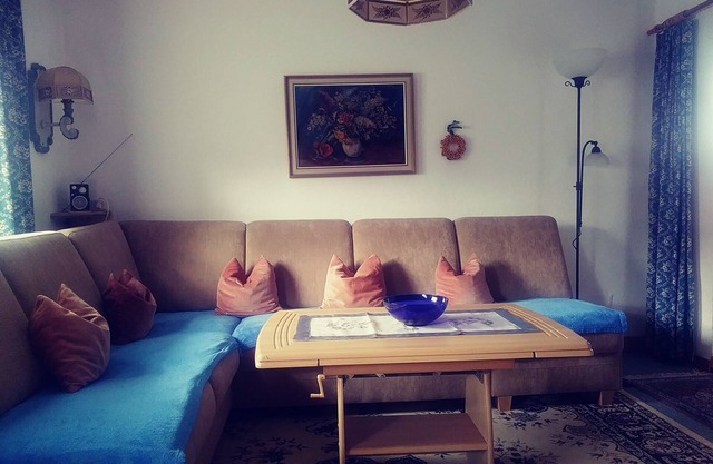 Ferienwohnung (42qm) Obergeschoß,1 Schlafzimmer, 1 Wohnzimmer, Küche extra, WLAN, max. 4 Personen