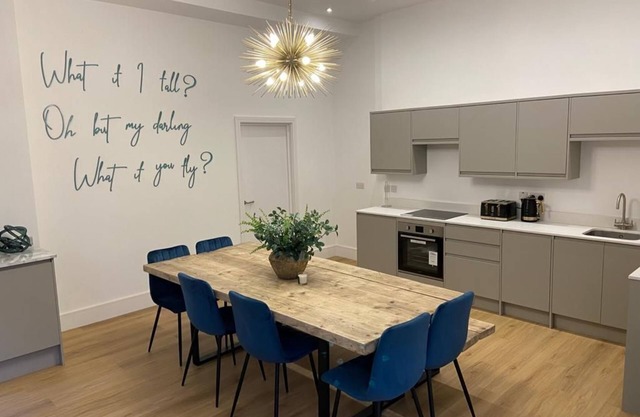 Apartment 5 (4 bedrooms, sleeps x 15)