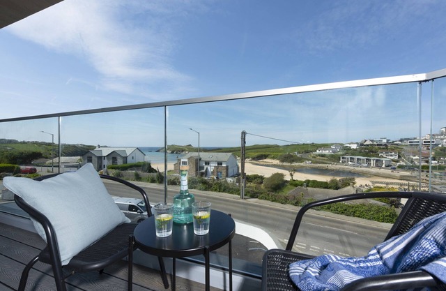 Apartment 5, Oasis Sands - an apartment that sleeps 6 guests in 3 bedrooms
