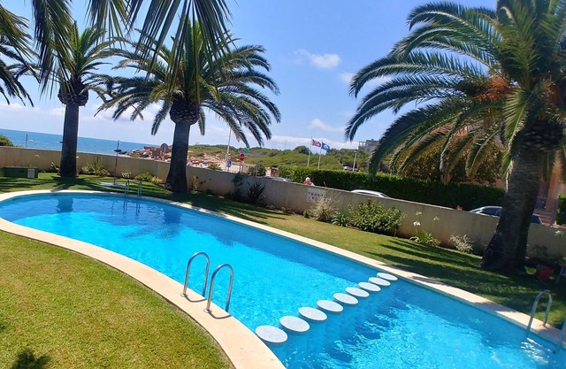APPARTEMENT A 50M DE L'EAU