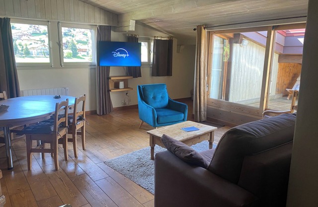 Appartement 71m2 près de Megève, parking couvert, en toiture, tennis 🎾 en été